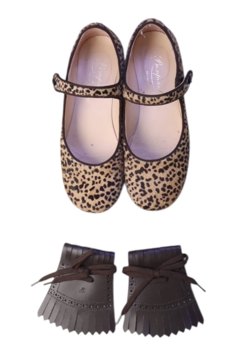 A Beige Flats from Bonpoint in size 6T for girl. (Back View)