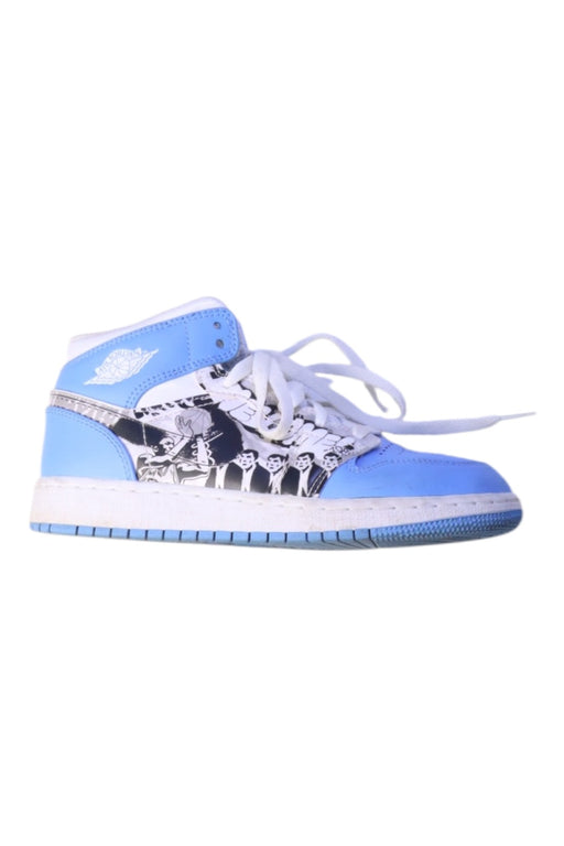 A Blue Sneakers from Air Jordan in size 11Y for boy. (Front View)