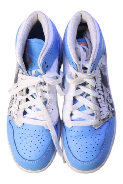 A Blue Sneakers from Air Jordan in size 11Y for boy. (Back View)