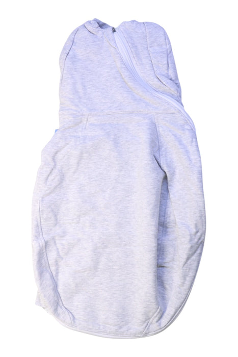 A Grey Swaddles from The Gro Company in size 0-3M for neutral. (Front View)