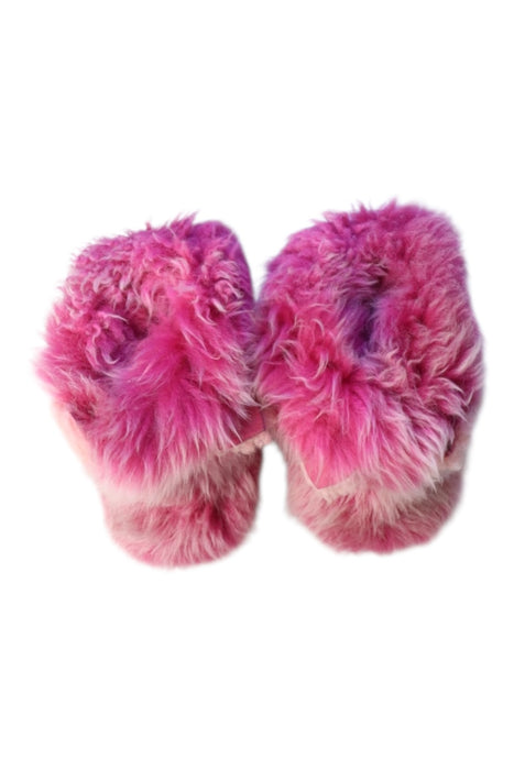 A Pink Booties from UGG in size 4T for girl. (Back View)