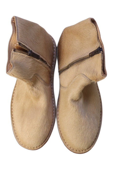 A Beige Casual Boots from A.P.C in size 11Y for girl. (Back View)