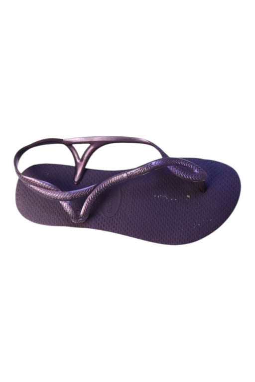 A Purple Flip Flops from Havaianas in size 12Y for girl. (Front View)