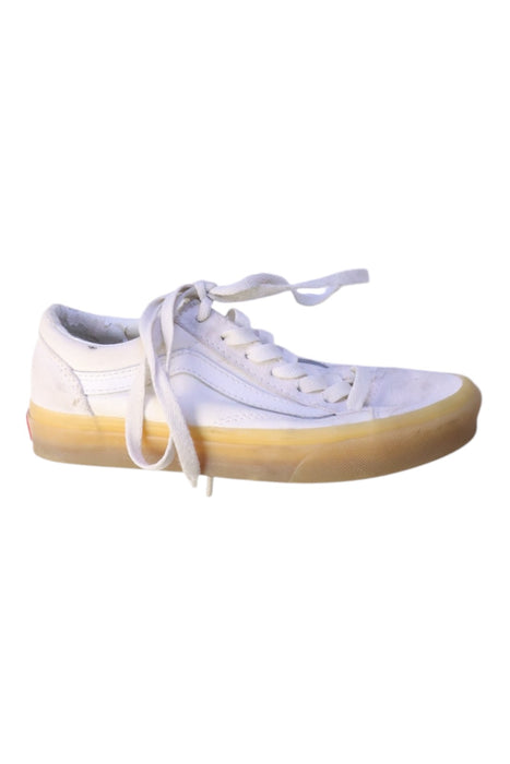 A White Sneakers from Vans in size 9Y for neutral. (Front View)