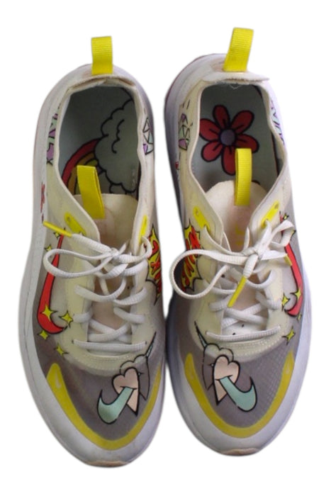 A White Sneakers from Nike in size 12Y for girl. (Back View)