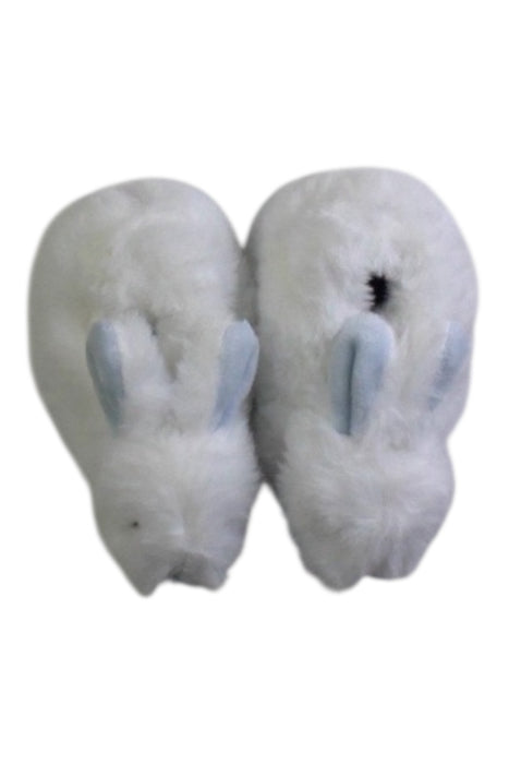A White Slippers from Doudou et Compagnie in size 6-12M for boy. (Back View)