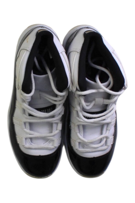 A White Sneakers from Air Jordan in size 7Y for boy. (Back View)
