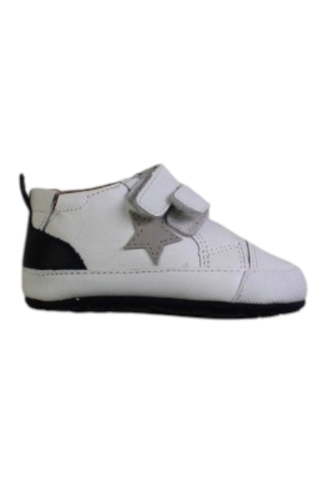 A White Booties from Petit Bateau in size 12-18M for boy. (Front View)