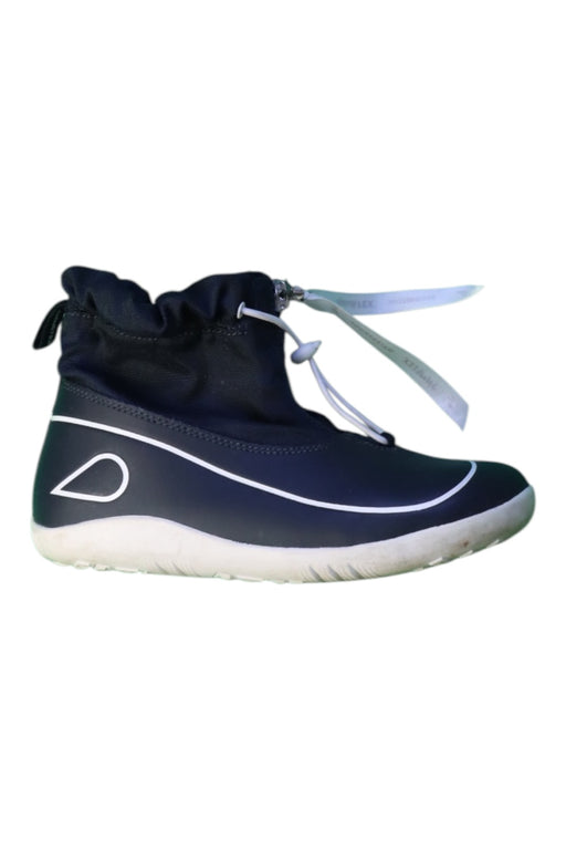 A Black Casual Boots from Bobux in size 6T for boy. (Front View)