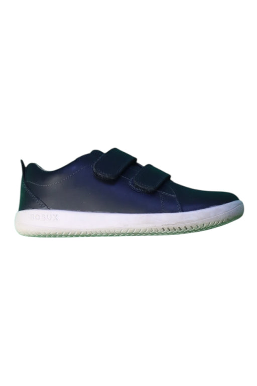 A Navy Sneakers from Bobux in size 6T for boy. (Front View)