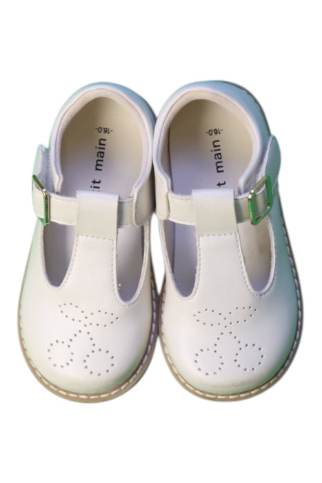 A White Dress Shoes from Petit Main in size 4T for girl. (Back View)