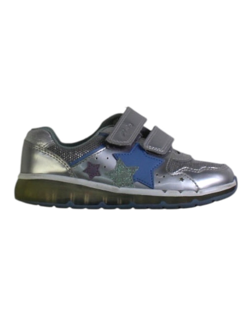 A Silver Sneakers from Clarks in size 5T for girl. (Front View)
