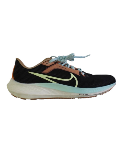 A Black Sneakers from Nike in size 14Y for neutral. (Front View)