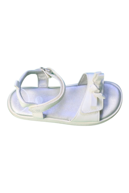 A White Sandals from Stride Rite in size 5T for girl. (Front View)