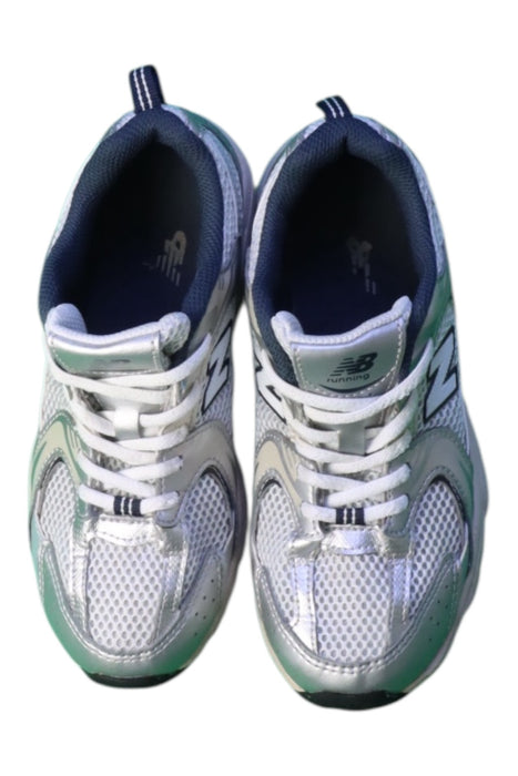 A Silver Sneakers from New Balance in size 7Y for neutral. (Back View)