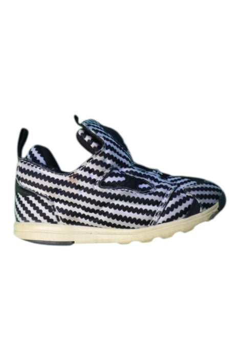 A Black Sneakers from Reebok in size 18-24M for neutral. (Front View)
