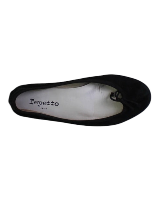 A Black Flats from Repetto in size 11Y for girl. (Front View)