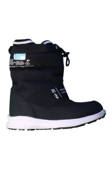 A Black Winter Boots from Moonstar in size 7Y for girl. (Front View)