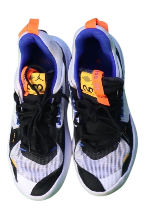 A White Sneakers from Air Jordan in size 11Y for neutral. (Back View)