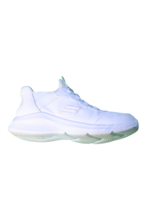 A White Sneakers from Skechers in size 7Y for neutral. (Front View)