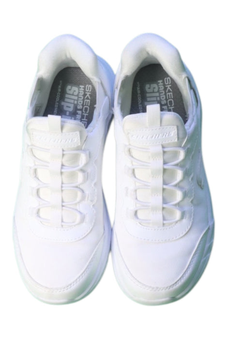 A White Sneakers from Skechers in size 7Y for neutral. (Back View)