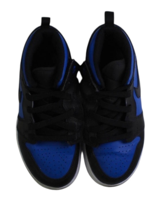 A Black Sneakers from Air Jordan in size 7Y for boy. (Back View)
