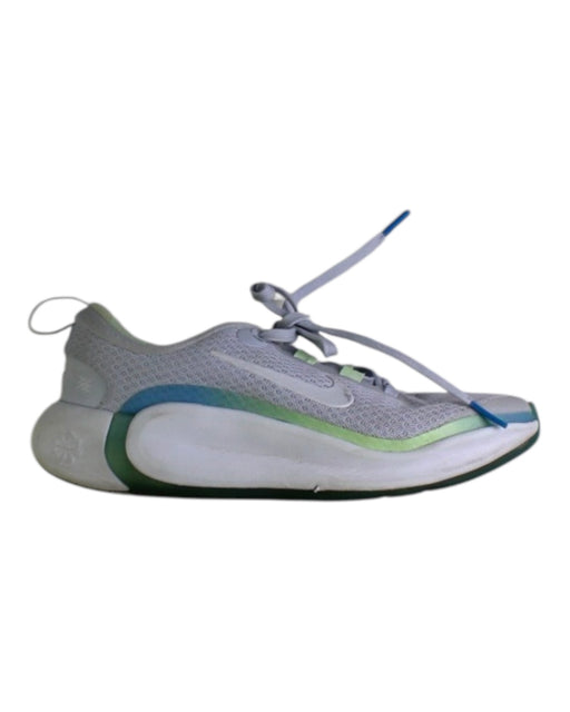 A White Sneakers from Nike in size 7Y for women. (Front View)