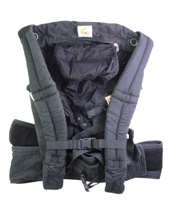 A Black Baby Carriers from Ergobaby in size 0-3M for neutral. (Front View)