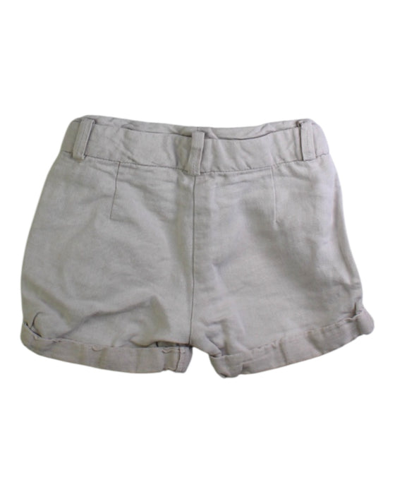 A Ivory Shorts from Chloe in size 2T for girl. (Back View)