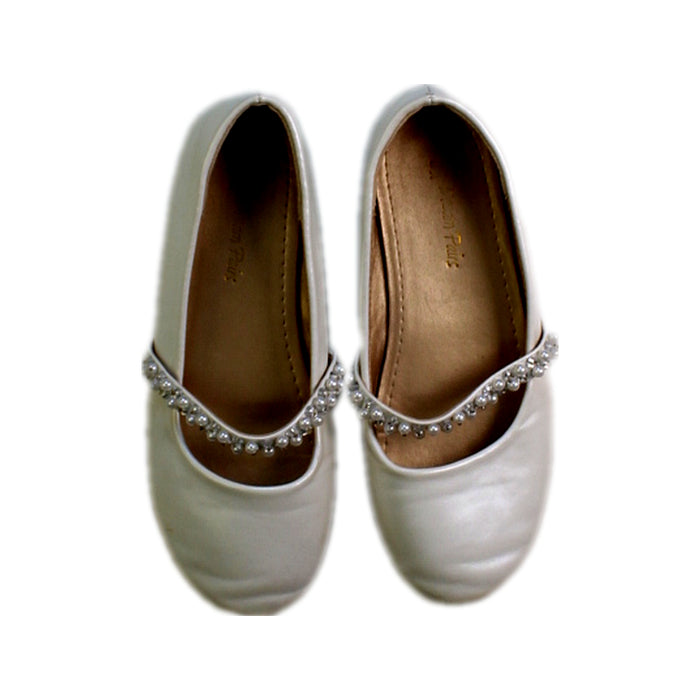 A White Flats from Dream Pairs in size 7Y for girl. (Back View)