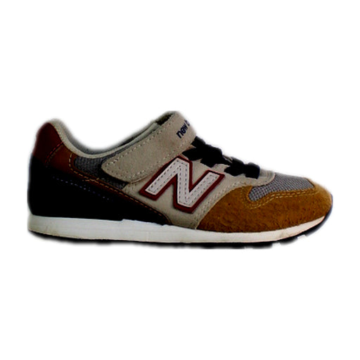 A Brown Sneakers from New Balance in size 5T for boy. (Front View)