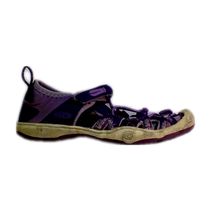 A Black Sandals from Keen in size 4T for girl. (Front View)
