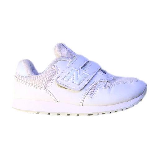 A White Sneakers from New Balance in size 6T for girl. (Front View)