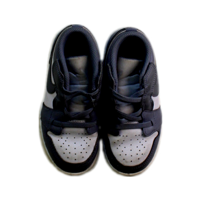 A Navy Sneakers from Air Jordan in size 4T for boy. (Back View)
