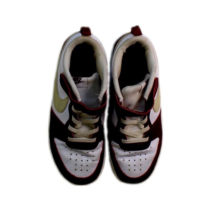 A White Sneakers from Nike in size 7Y for neutral. (Back View)