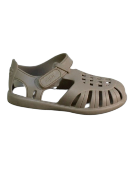 A Beige Sandals from Igor in size 5T for girl. (Front View)