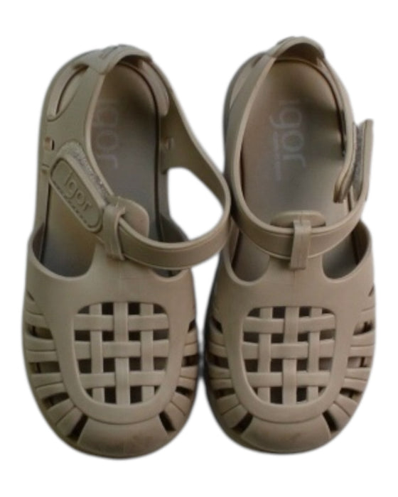 A Beige Sandals from Igor in size 5T for girl. (Back View)
