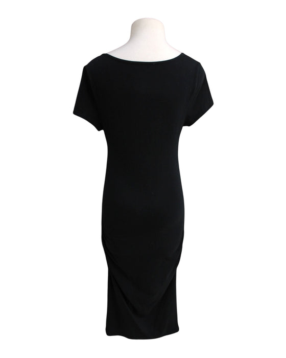 A Black Short Sleeve Dresses from Ingrid & Isabel in size Maternity-S for maternity. (Back View)