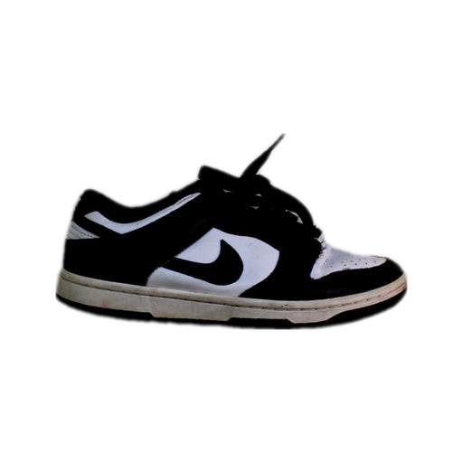 A Black Sneakers from Nike in size 12Y for neutral. (Front View)