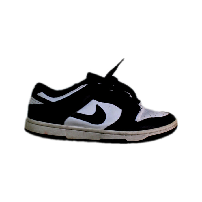 A Black Sneakers from Nike in size 12Y for neutral. (Front View)