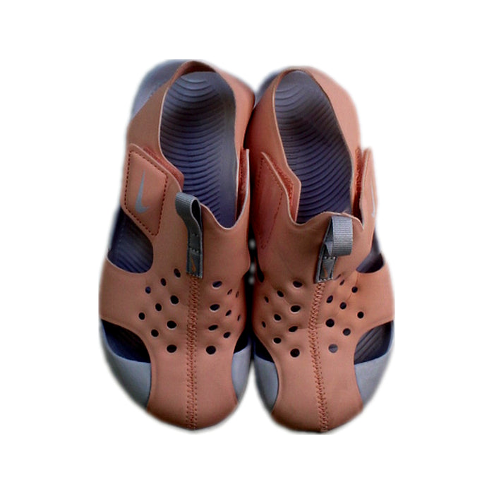 A Peach Sandals from Nike in size 7Y for girl. (Back View)