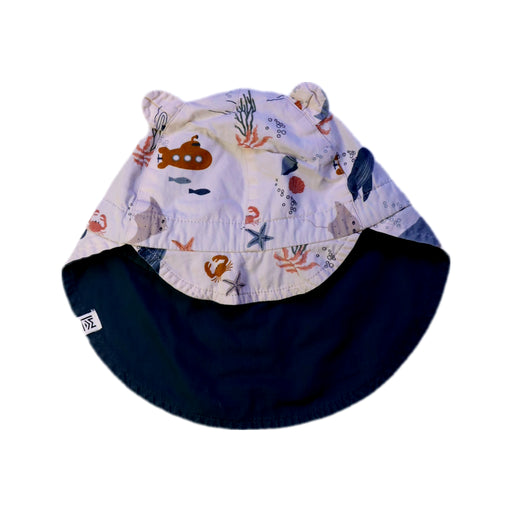 A White Sun Hats from Liewood in size 5T for boy. (Front View)