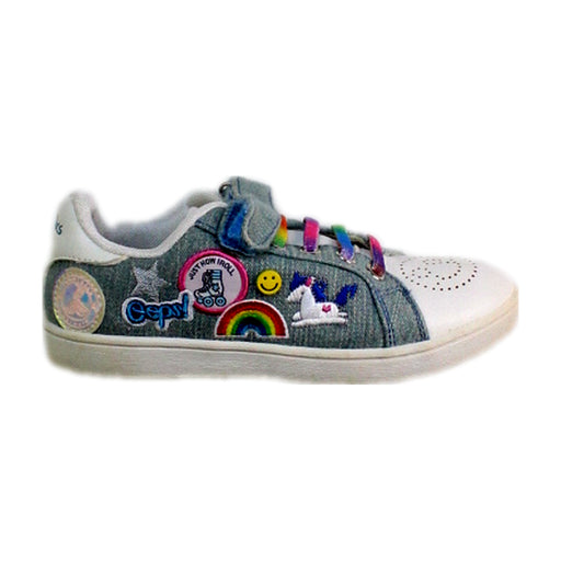 A White Sneakers from Clarks in size 5T for girl. (Front View)