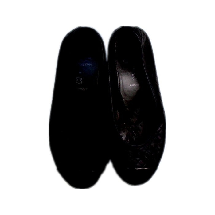 A Black Flats from Geox in size 9Y for girl. (Back View)