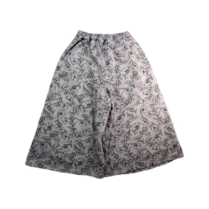 A White Casual Pants from Global  Work in size 8Y for girl. (Back View)