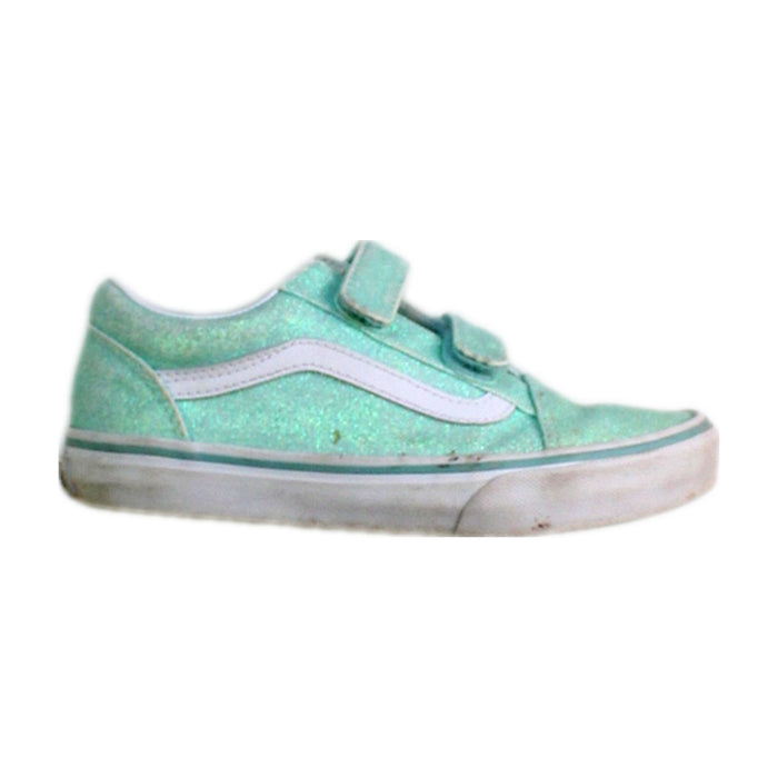 A Green Sneakers from Vans in size 7Y for girl. (Front View)