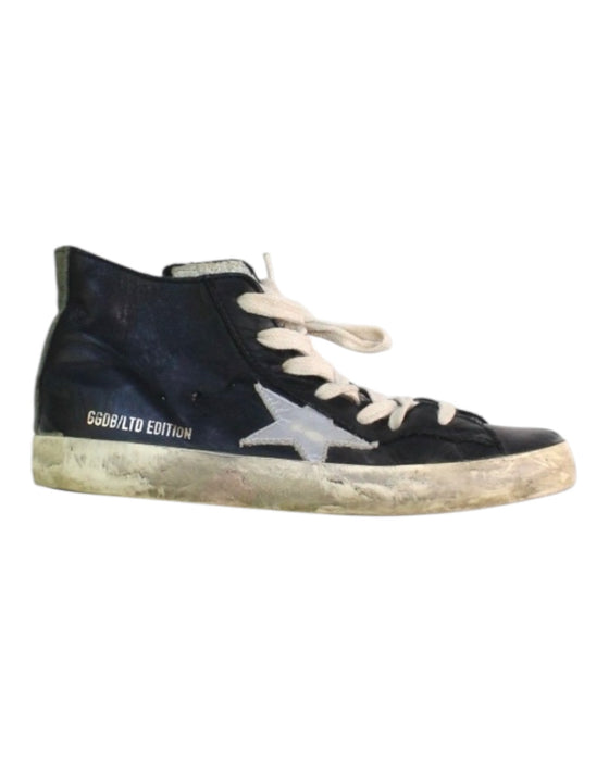 A Navy Sneakers from Golden Goose in size 7Y for neutral. (Front View)