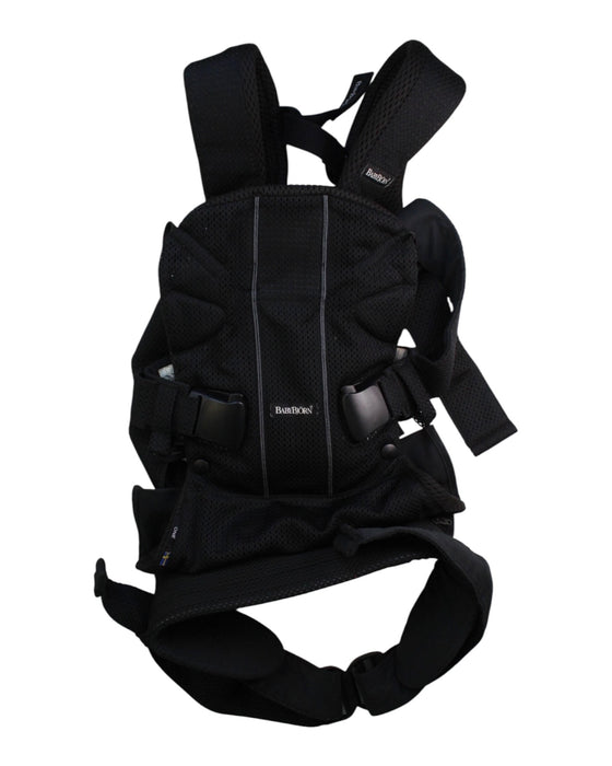 A Black Baby Carriers from BabyBjorn in size 0-3M for neutral. (Front View)