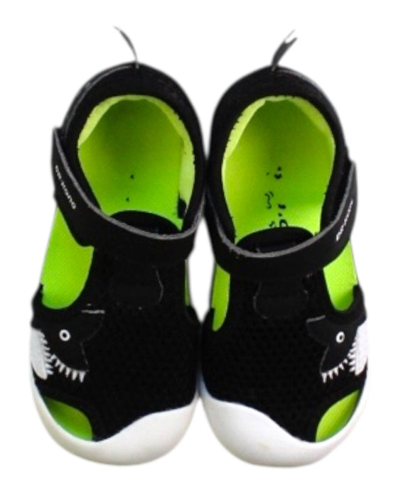 A Black Sandals from Dr. Kong in size 3T for neutral. (Back View)