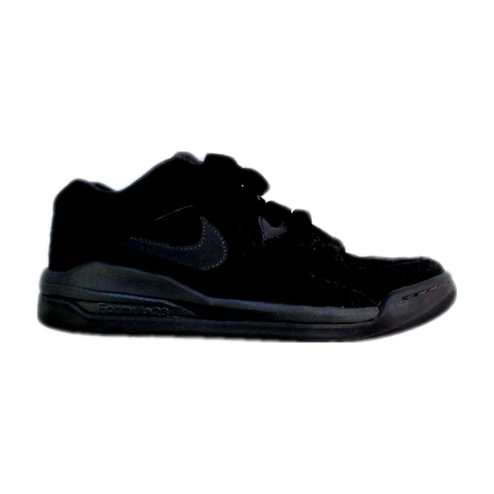 A Black Sneakers from Air Jordan in size 12Y for boy. (Front View)